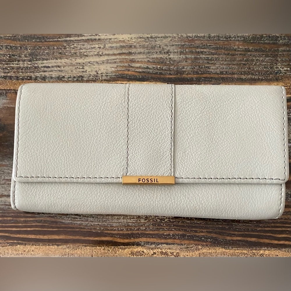 Fossil genuine leather long wallet - Light Green - Inside Light Grey